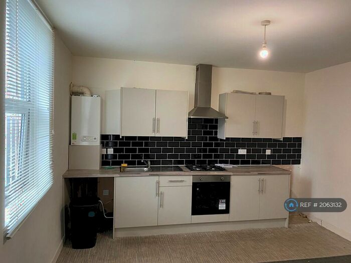 2 Bedroom Terraced House To Rent In Crosby Road, Leeds, LS11