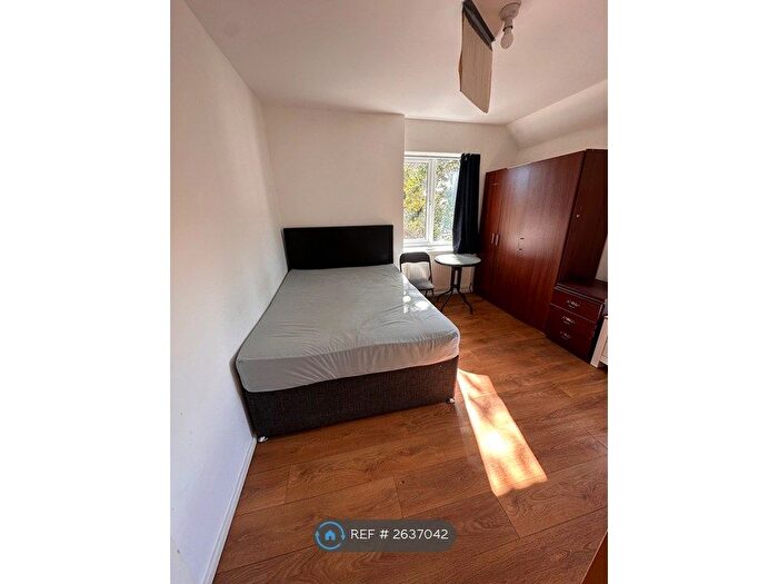 1 Bedroom Flat To Rent In Wimborne Road, Bournemouth, BH2