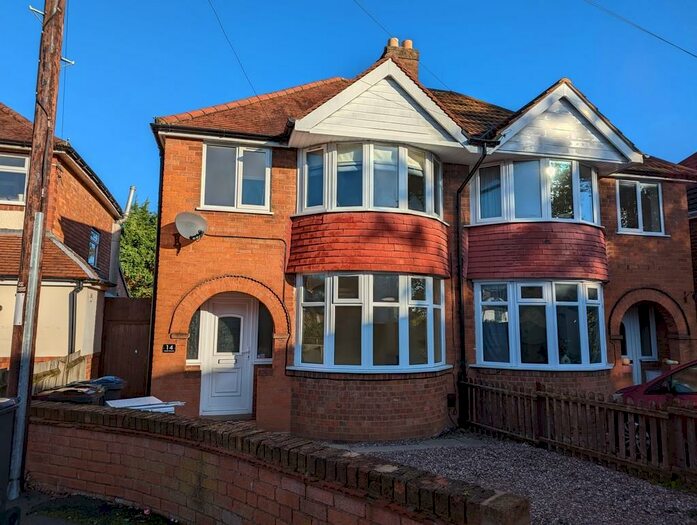 3 Bedroom Semi-Detached House To Rent In Insull Avenue, Maypole, Birmingham, B14