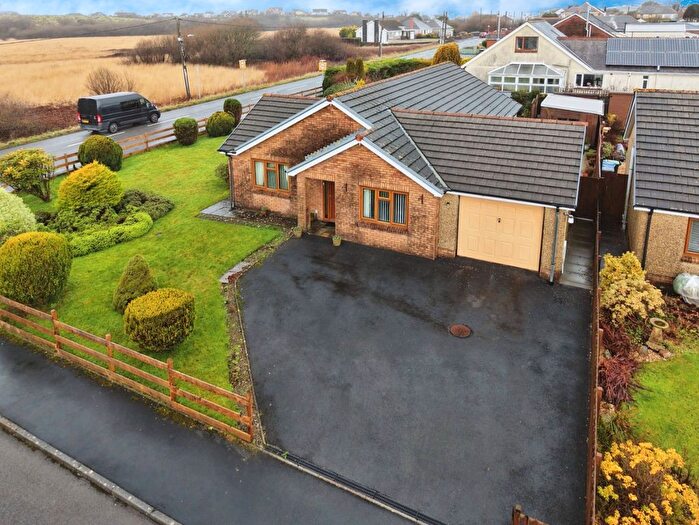 3 Bedroom Detached Bungalow For Sale In Waungoch, Upper Tumble, Llanelli, Carmarthenshire, SA14