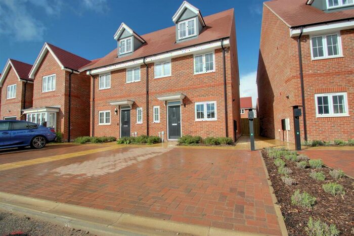 3 Bedroom Semi-Detached House To Rent In Clayfield Road, Weston Turville, HP22