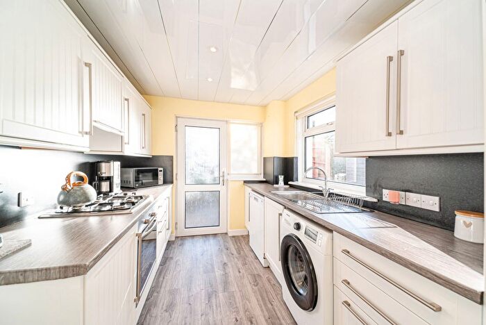 3 Bedroom Semi-Detached House For Sale In Tay Grove, Glasgow, G75