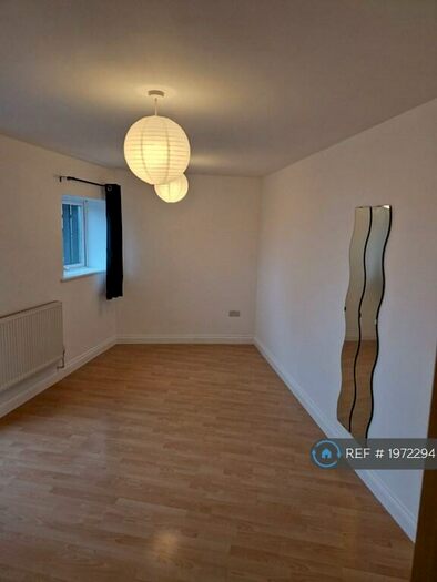 2 Bedroom Flat To Rent In St. James Place, Bristol, BS1