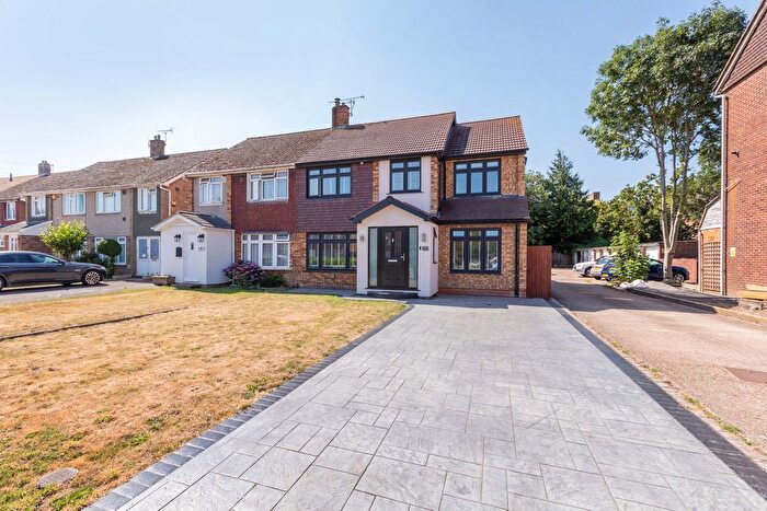 5 Bedroom Semi Detached House For Sale In Rodney Way, Colnbrook, SL3