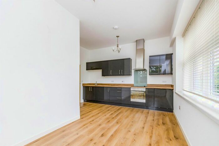 2 Bedroom Flat To Rent In Millbrook Road East, Southampton, SO15