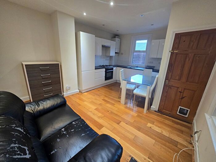 3 Bedroom Flat To Rent In Bertie Road, Willesden, London, NW10