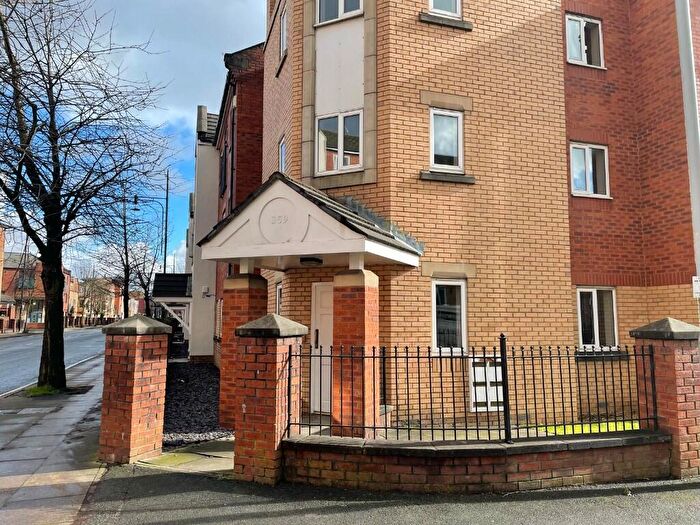 3 Bedroom Apartment To Rent In Stretford Road, Manchester, Greater Manchester, M15