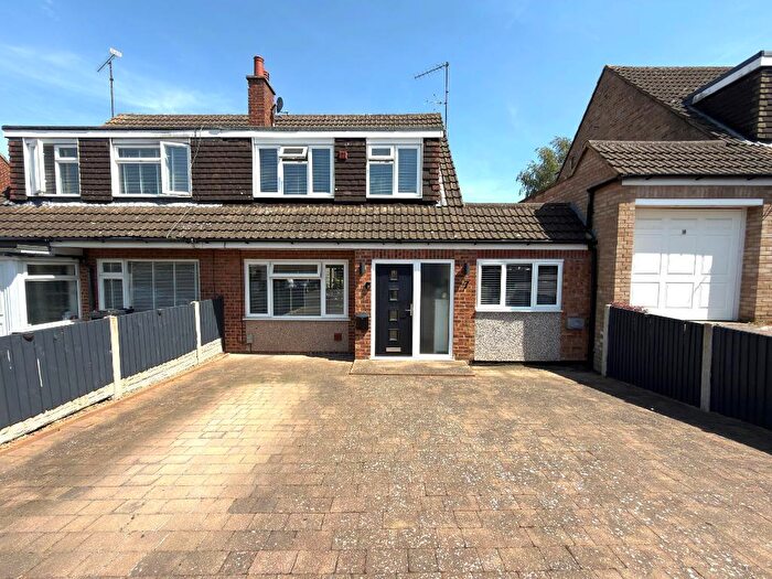 3 Bedroom Semi-Detached House For Sale In Butely Road, Luton, Bedfordshire, LU4