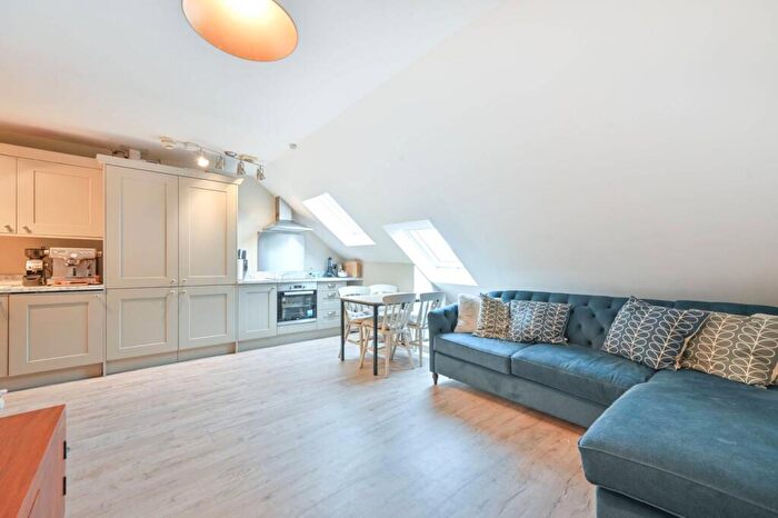 2 Bedroom Flat To Rent In Springwell Avenue, Kensal Green, London, NW10