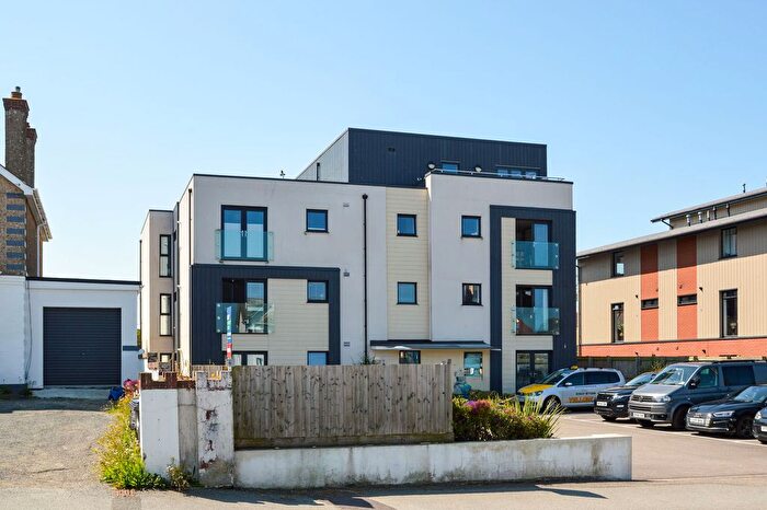 2 Bedroom Flat To Rent In Henver Road, Felicia House, TR7