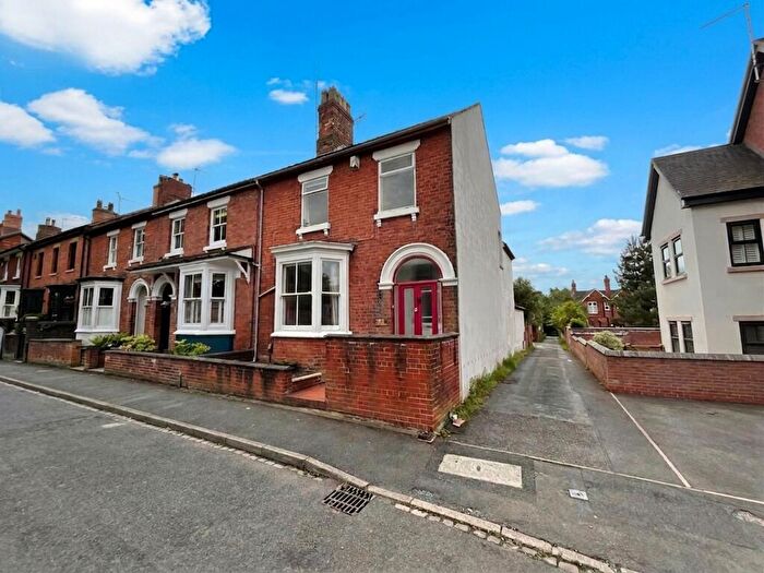 3 Bedroom End Of Terrace House For Sale In The Avenue, Stone, ST15