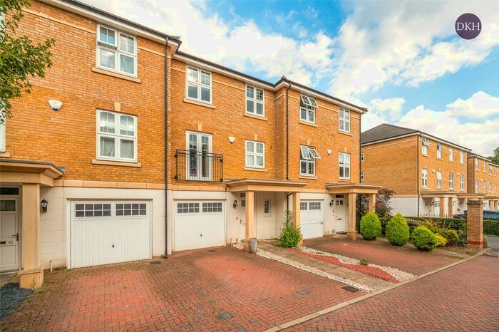 4 Bedroom Terraced House To Rent In Elliot Road, Watford, Hertfordshire, WD17