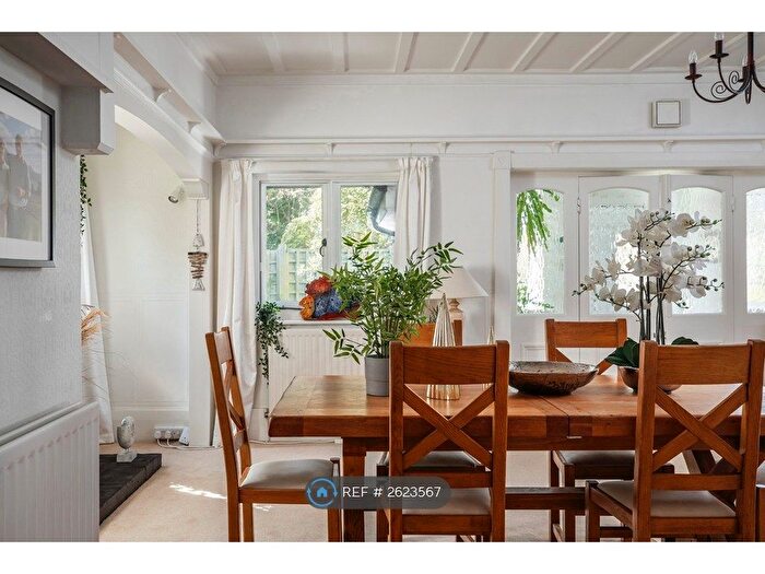 3 Bedroom Flat To Rent In Maxwell Road, Poole, BH13