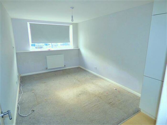 1 Bedroom Apartment To Rent In West Street, Westcliff On Sea, Westcliff On Sea, SS2