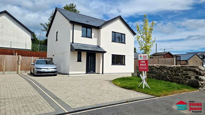 3 Bedroom Detached House For Sale In Cwrt Tanws, Cricieth|Criccieth, LL52