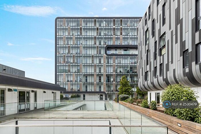 2 Bedroom Flat To Rent In Pepys Court, London, SE18