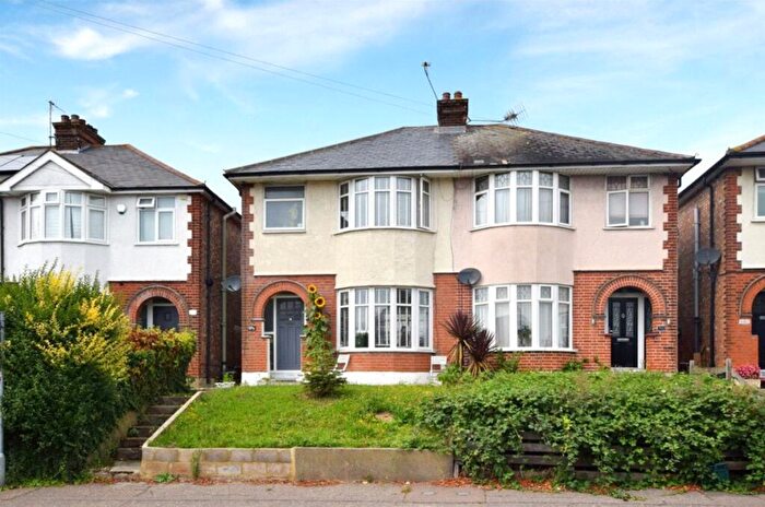 3 Bedroom Semi Detached House For Sale In Harwich Road, Colchester, Essex, CO4