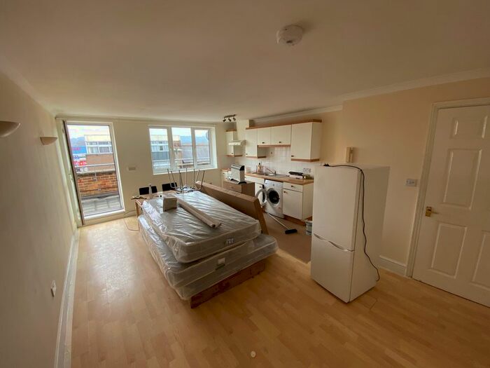 2 Bedroom Flat To Rent In Shenley Road, Borehamwood, WD6