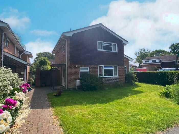 3 Bedroom Detached House To Rent In Brickmakers Road, Colden Common, SO21
