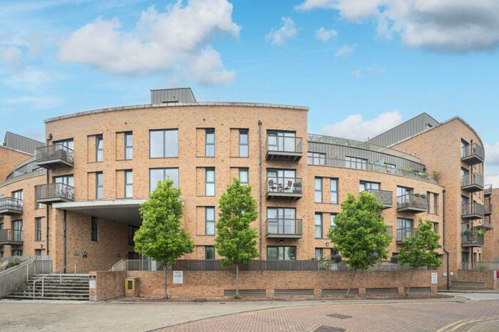 1 Bedroom Flat For Sale In Connersville Way, Purley Way, Croydon, CR0