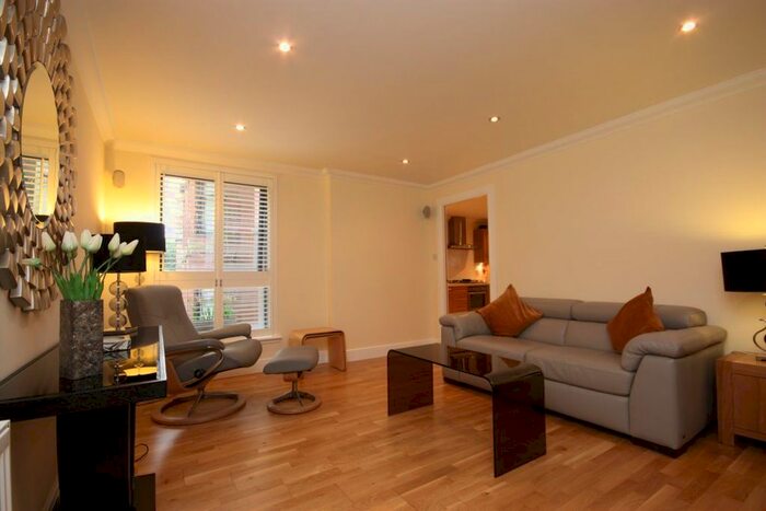 2 Bedroom Flat To Rent In Hayburn Lane, Glasgow, G12