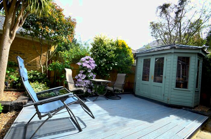 3 Bedroom Detached House To Rent In Lammas Close, Staines, TW18