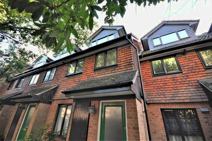 2 Bedroom Maisonette To Rent In Conniston Lodge, Herga Court, Watford, WD17