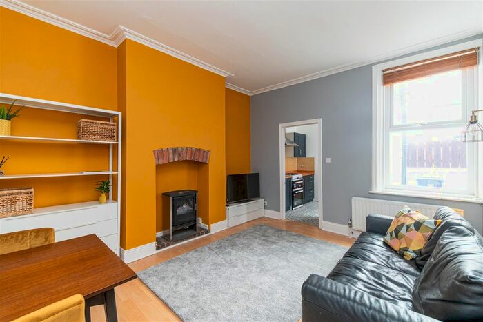 2 Bedroom Flat To Rent In Newlands Road, Jesmond, Newcastle Upon Tyne, NE2