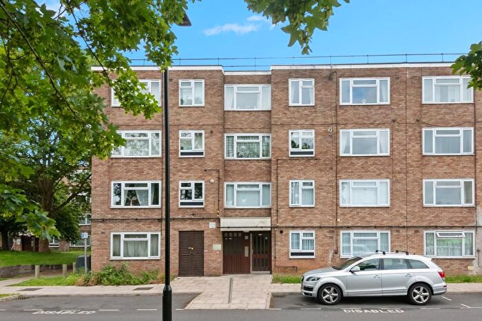 2 Bedroom Flat For Sale In Lambourn Close, Hanwell, London, W7