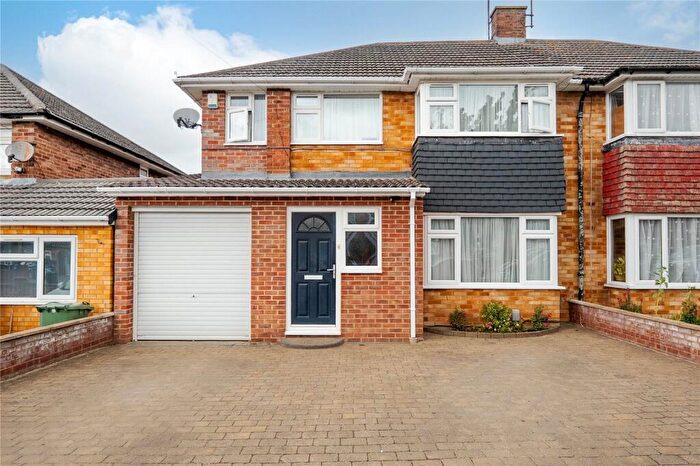 4 Bedroom Semi Detached House For Sale In Lockington Crescent, Dunstable, Bedfordshire, LU5
