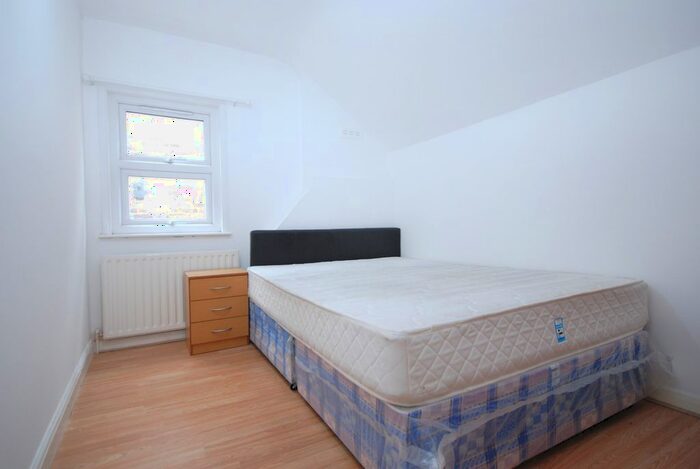 2 Bedroom Flat To Rent In Warner Road, London, SE5
