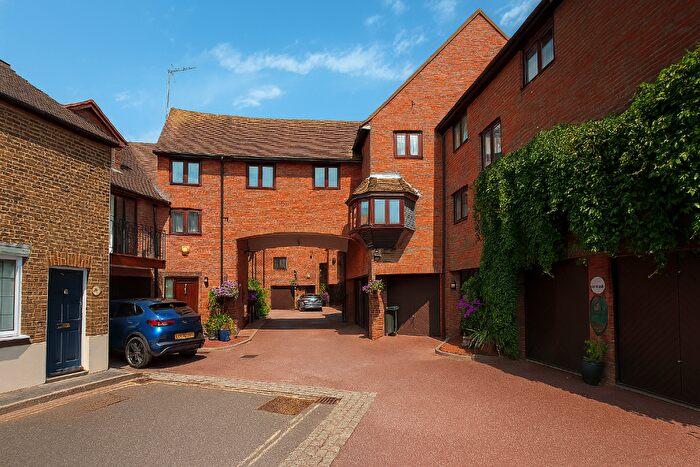 2 Bedroom Town House To Rent In King Stable Street, SL4