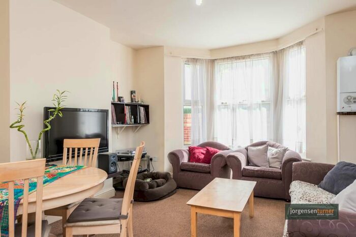2 Bedroom Maisonette To Rent In Allison Road, Acton, London, W3