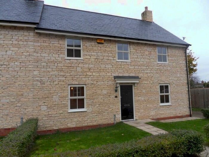 4 Bedroom End Of Terrace House To Rent In Chantry Rise, Olney, MK46