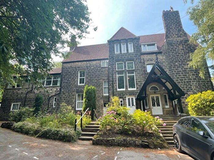 3 Bedroom Flat For Sale In Wood Lane, Leeds, LS6