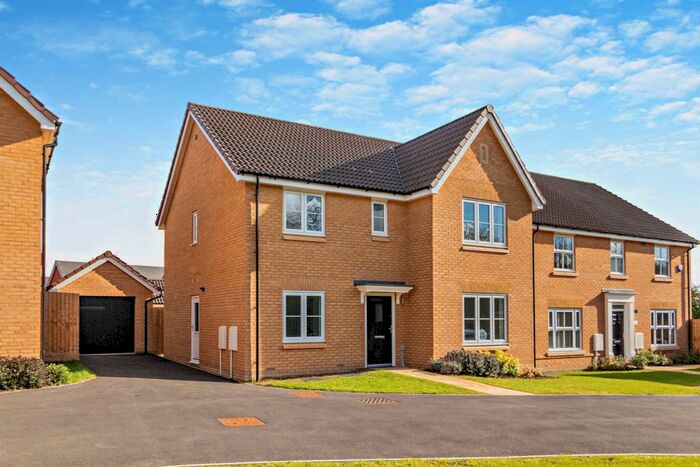 4 Bedroom Detached House For Sale In Grafton Drive, Highfields Caldecote, Cambridge, CB23