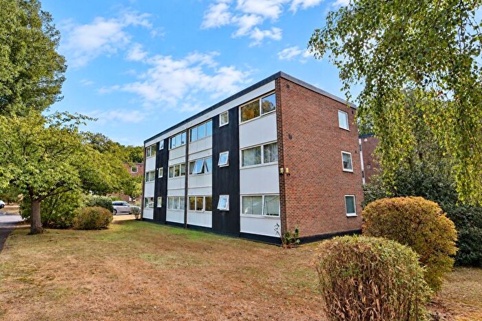 2 Bedroom Flat For Sale In High Point, Weybridge, KT13