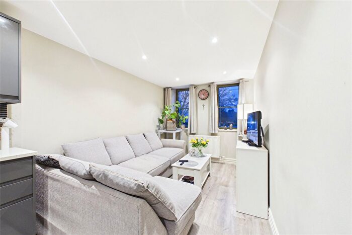 2 Bedroom Flat To Rent In Bridge Street, Staines-Upon-Thames, Surrey, TW18