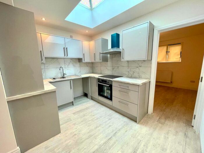 3 Bedroom Apartment To Rent In Brantingham Road, Whalley Range, M16