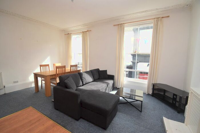 2 Bedroom Flat To Rent In Church Street, Falmouth TR11