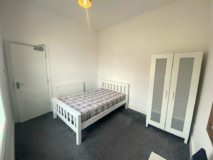 4 Bedroom Maisonette To Rent In Albert Road, Southsea, PO5
