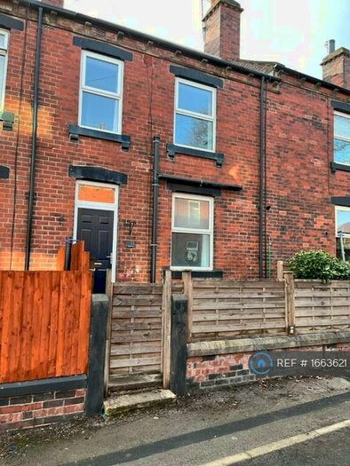 2 Bedroom Terraced House To Rent In South View, Morley, Leeds, LS27