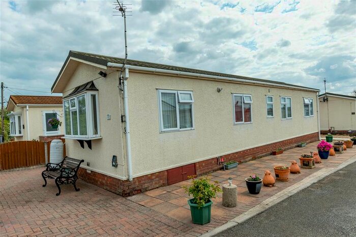 2 Bedroom Park Home For Sale In Braemar Residential Park, Kirkby Green, Lincoln, LN4