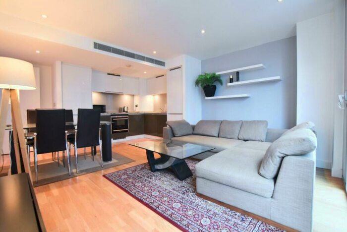 1 Bedroom Flat For Sale In Landmark West Tower, Marsh Wall, London, E14
