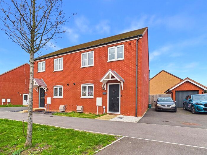 3 Bedroom Semi Detached House For Sale In Farley Way, Hardwicke, Gloucester, Gloucestershire, GL2