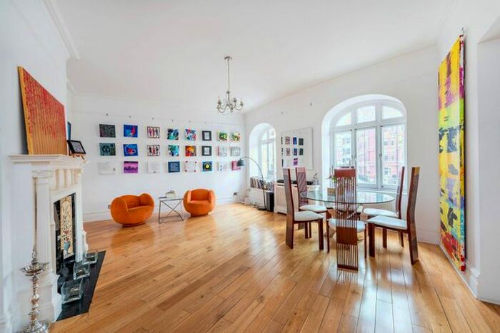 4 Bedroom Flat To Rent In Iverna Court, Kensington, London, W8