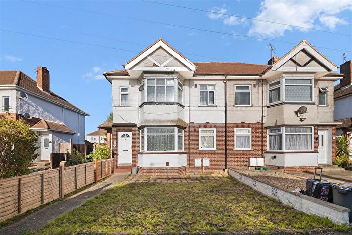 2 Bedroom Maisonette For Sale In Stratford Road, Hayes, UB4