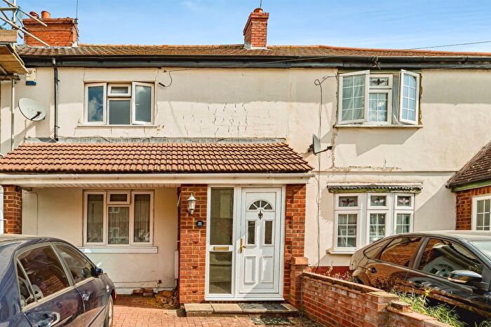3 Bedroom Terraced House For Sale In Howard Avenue, Slough, SL2