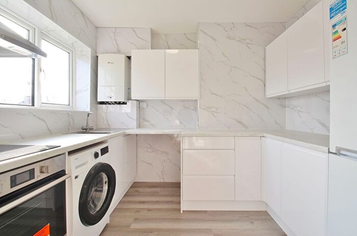 2 Bedroom Maisonette To Rent In Stratton Close, Hounslow, TW3