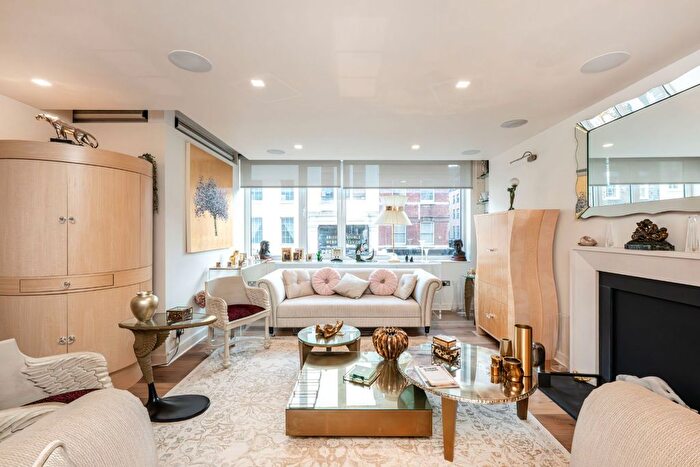 2 Bedroom Flat For Sale In George Street, London, W1U